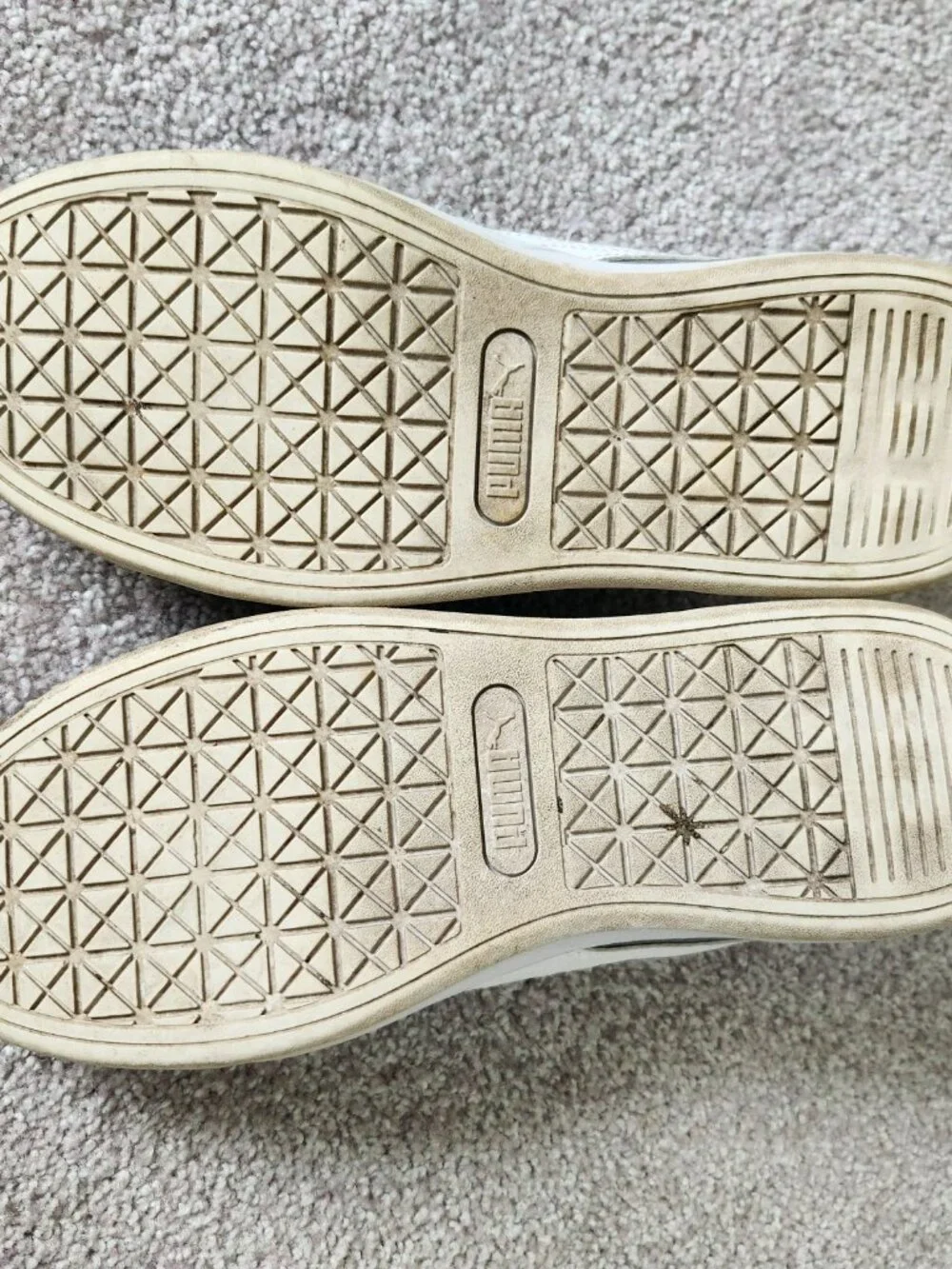 Woman's Puma Sneakers / Suede Gray / Size 7